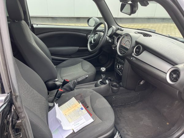 MINI Clubman One D - Image 11