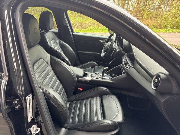Alfa Romeo Giulia 2.0 Turbo - Image 11