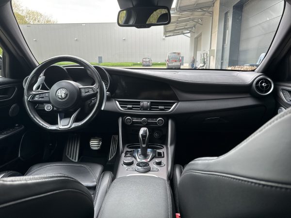 Alfa Romeo Giulia 2.0 Turbo - Image 12