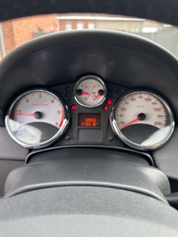 Peugeot 207 1.6 HDi Platinum - Image 13
