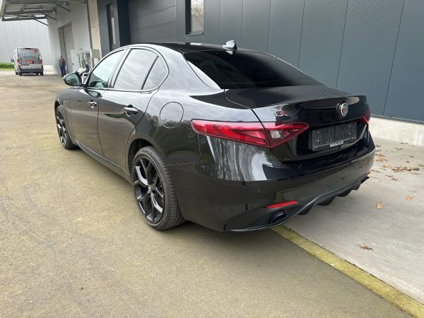 Alfa Romeo Giulia 2.0 Turbo - Image 4