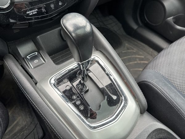 Nissan Qashqai 1.2 N-Connecta - Image 17