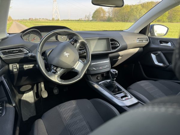 Peugeot 308 1.5 Blue-HDi Allure - Image 10