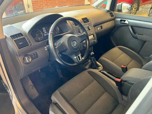 Volkswagen Touran - Image 10